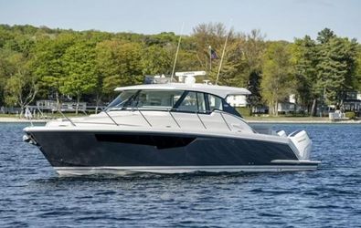 43' Tiara Yachts 2022