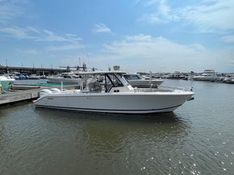 32' Pursuit 2022