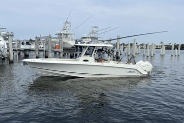 28' Boston Whaler 2019