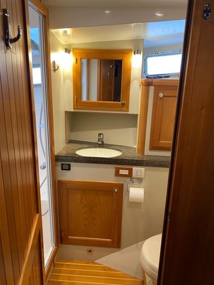  Yacht Photos Pics Master Head and Cabinets