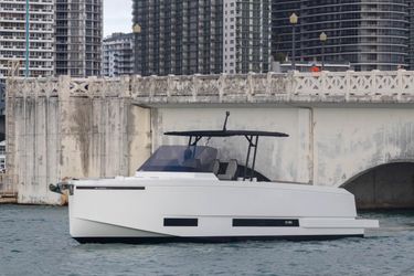 36' De Antonio Yachts 2024