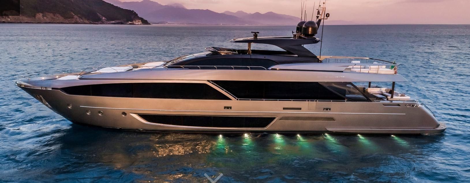 riva yacht a vendre