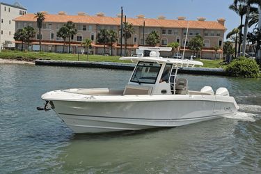 33' Boston Whaler 2021