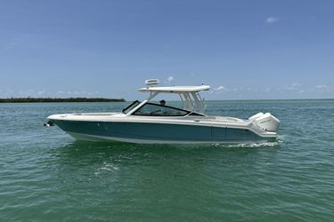 28' Boston Whaler 2024