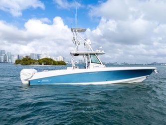 35' Boston Whaler 2018