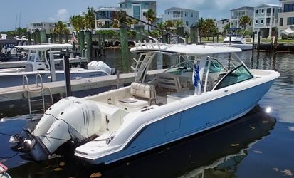 32' Boston Whaler 2017