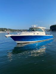 38' Pursuit 2016 Yacht For Sale