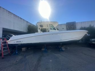 35' Boston Whaler 2016