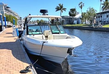 28' Boston Whaler 2022