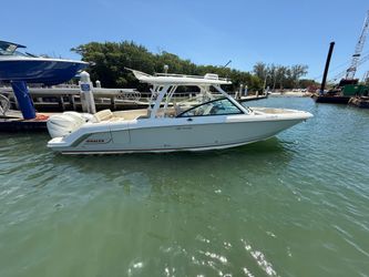 32' Boston Whaler 2017
