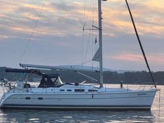42' Hunter 2003 Yacht For Sale