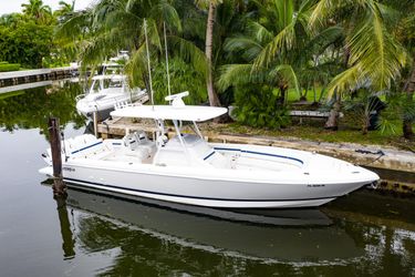 32' Intrepid 2018