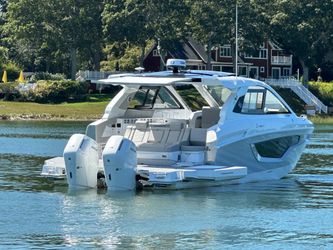 42' Cruisers Yachts 2024
