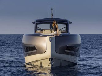 47' Invictus 2025