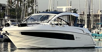 39' Cruisers Yachts 2017