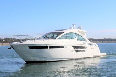 54' Cruisers Yachts 2017