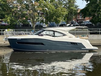 37' Carver 2018 Yacht For Sale