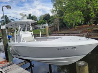 32' Intrepid 2000