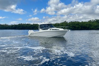 32' Boston Whaler 2023