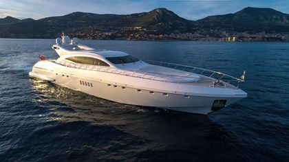 110' Mangusta 2004