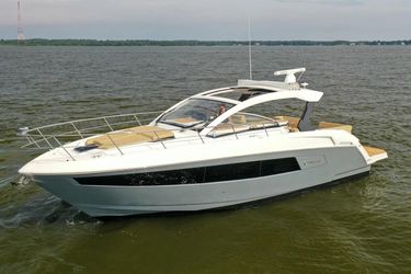 39' Cruisers Yachts 2017 Yacht For Sale