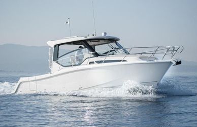 32' Boston Whaler 2020