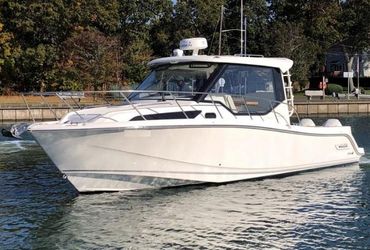 32' Boston Whaler 2020