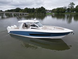 42' Boston Whaler 2023