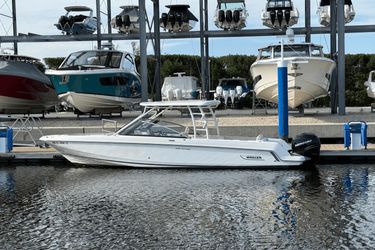 27' Boston Whaler 2018