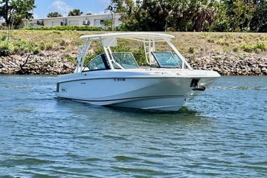 28' Boston Whaler 2018