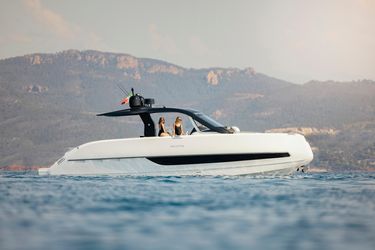 40' Invictus 2025