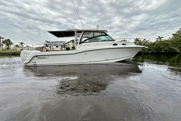 31' Boston Whaler 2018