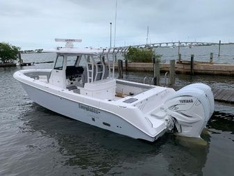 Everglades 335 CC