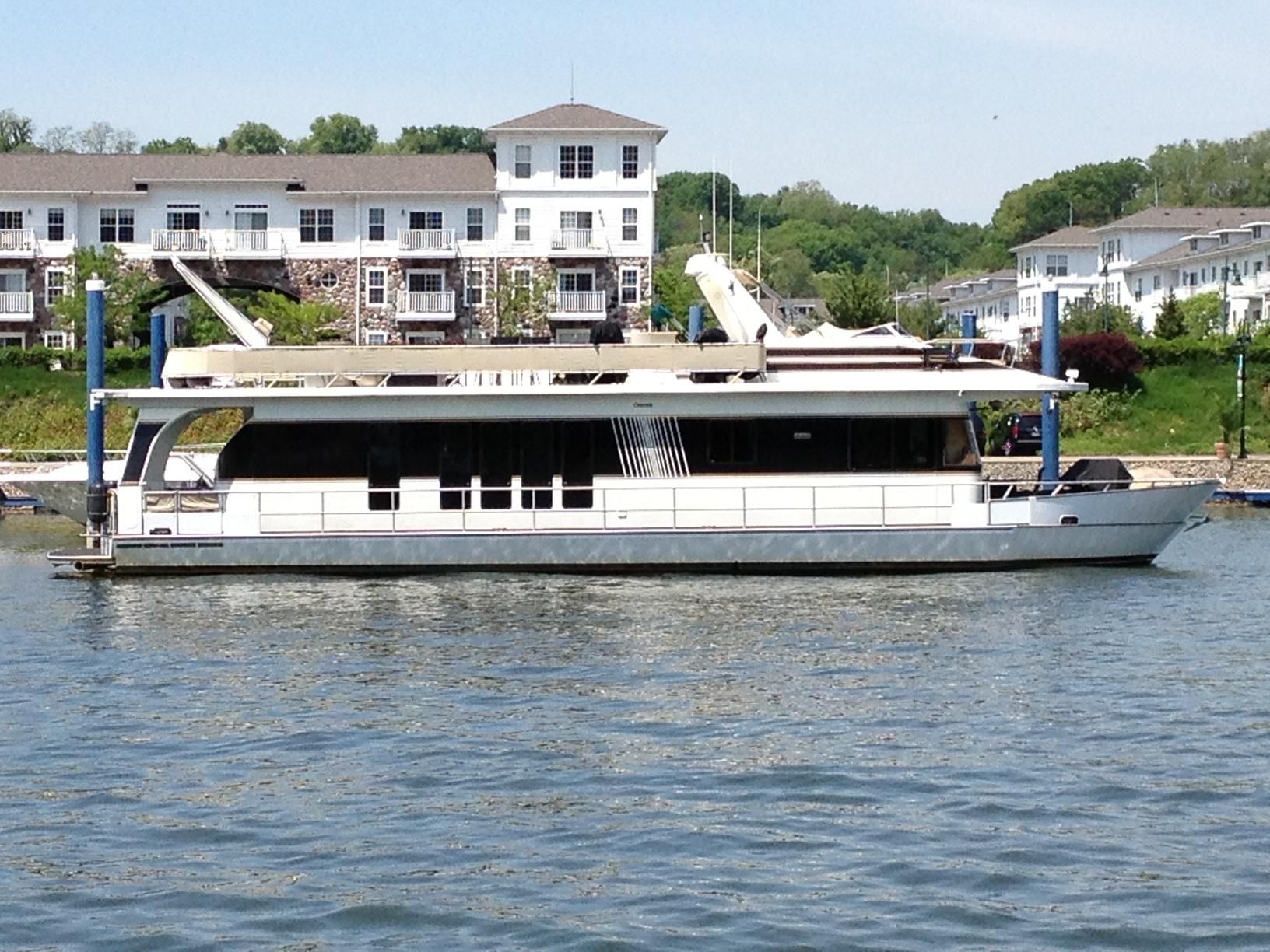70 river yacht
