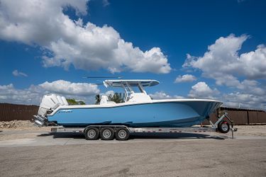 37' Invincible 2025