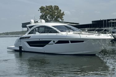 49' Cruisers Yachts 2018