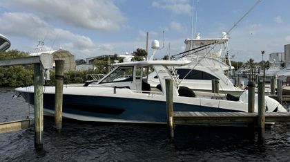 42' Boston Whaler 2018