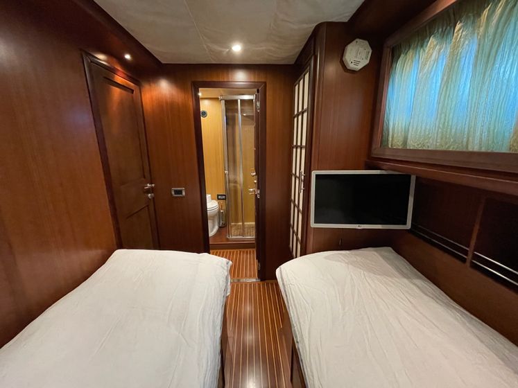 Ce Lu Yacht Photos Pics Stbd cabin head forward