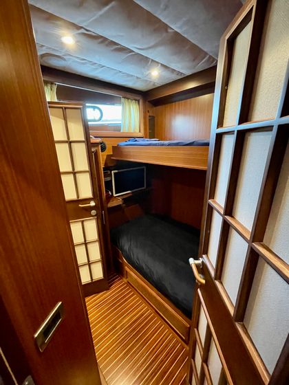 Ce Lu Yacht Photos Pics Port bunk cabin