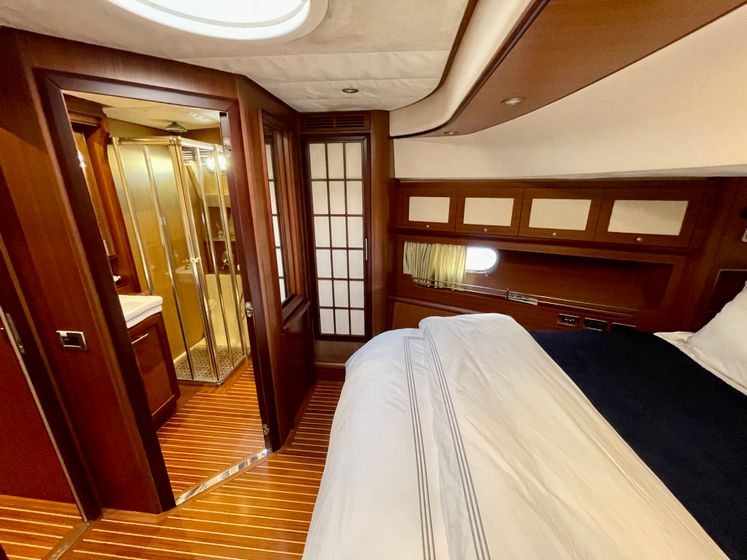 Ce Lu Yacht Photos Pics VIP cabin port side