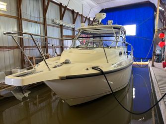 32' Boston Whaler 2006