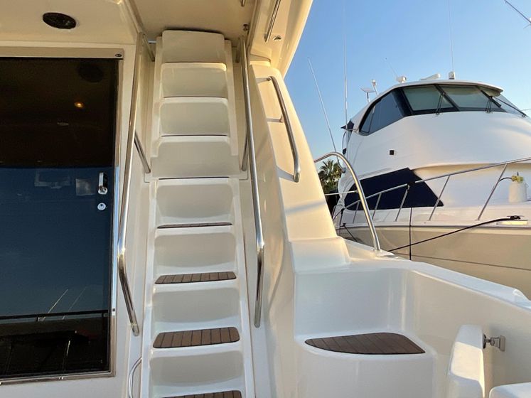  Yacht Photos Pics INTEGRATED STAIRS TO AFT FLYBRIDGE