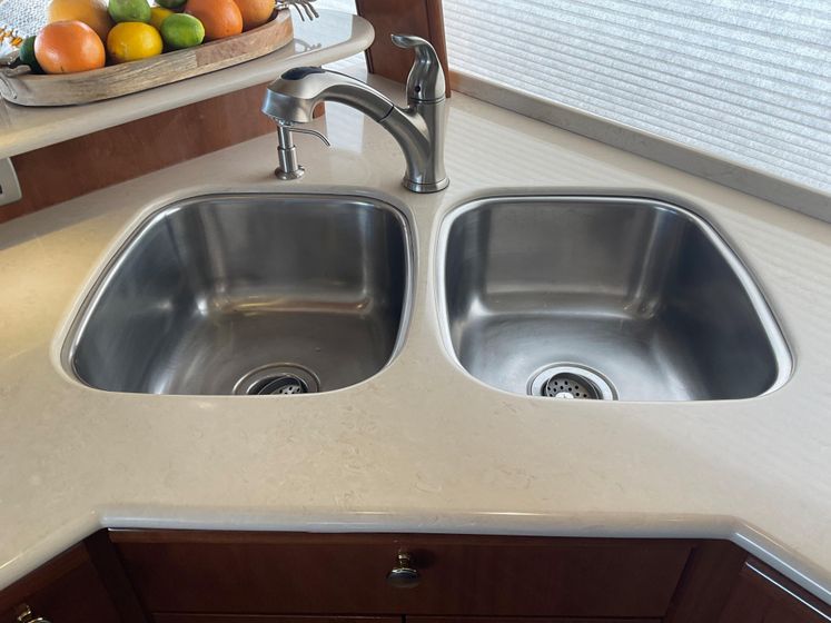  Yacht Photos Pics DUAL STAINLESS SINKS IN GALLEY