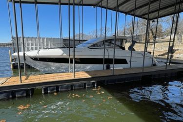 39' Cruisers Yachts 2018