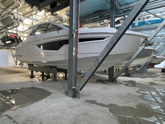 42' Cruisers Yachts 2022