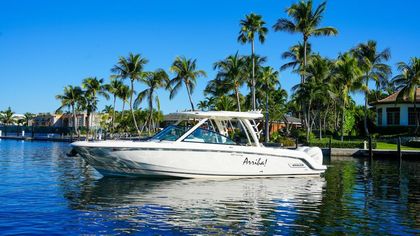 32' Boston Whaler 2016