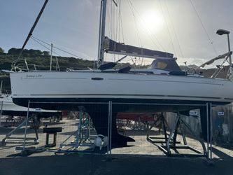 37' Beneteau 2010