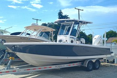 27' Robalo 2023