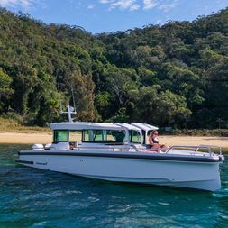 Axopar 37 XC Cross Cabin Wet Bar