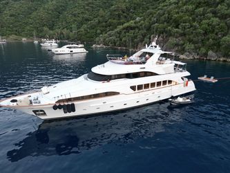 118' Benetti 2000